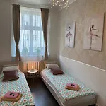 Hostal Happy8 *