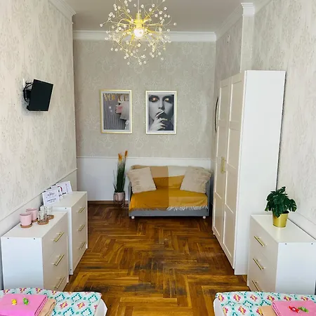 Hostal Happy8 *