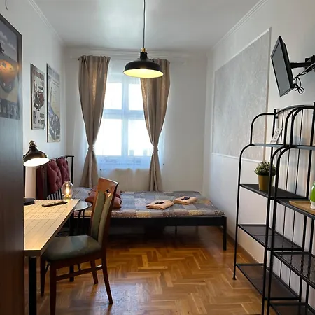 Hostal Happy8 *