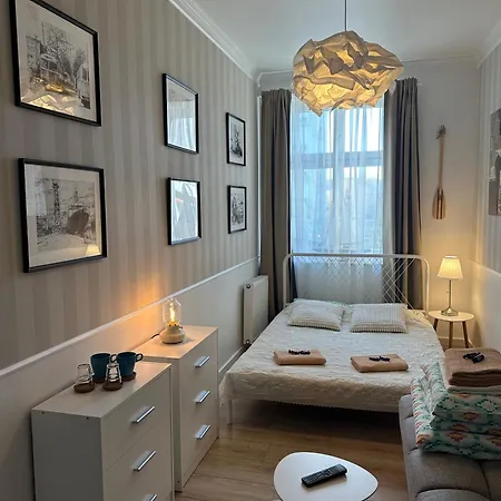 Hostal Happy8 *