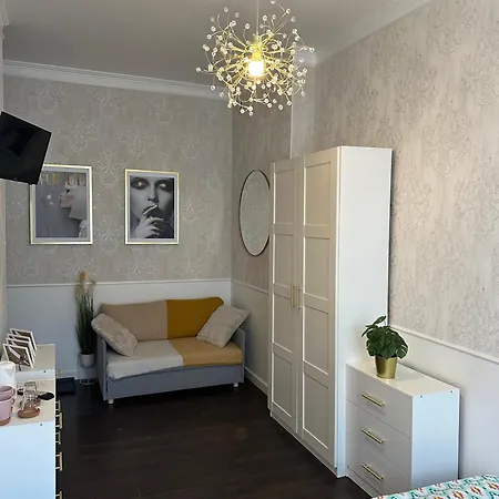Hostel Happy8 *