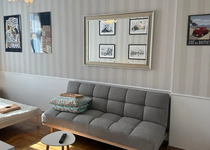 Happy8 بيت شباب غدينيا