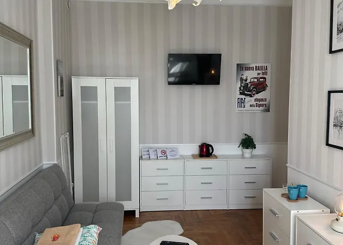 Happy8 بيت شباب غدينيا