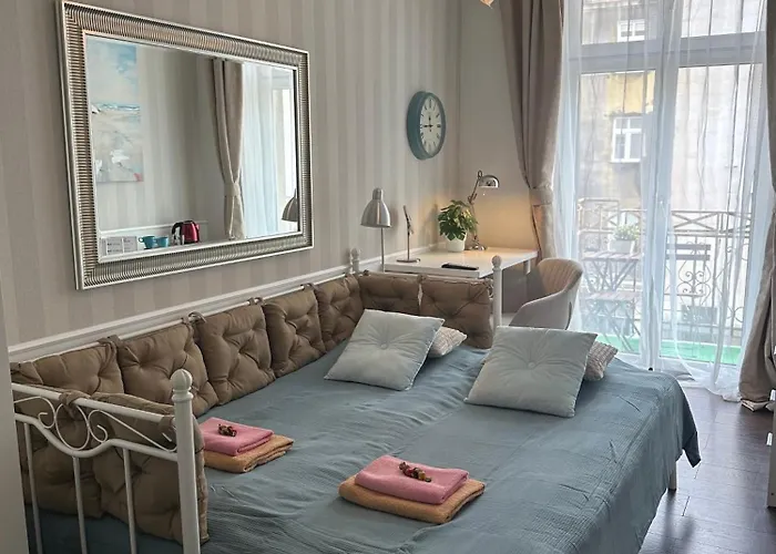 Happy8 بيت شباب غدينيا