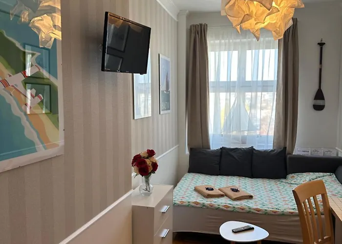 بيت شباب Happy8